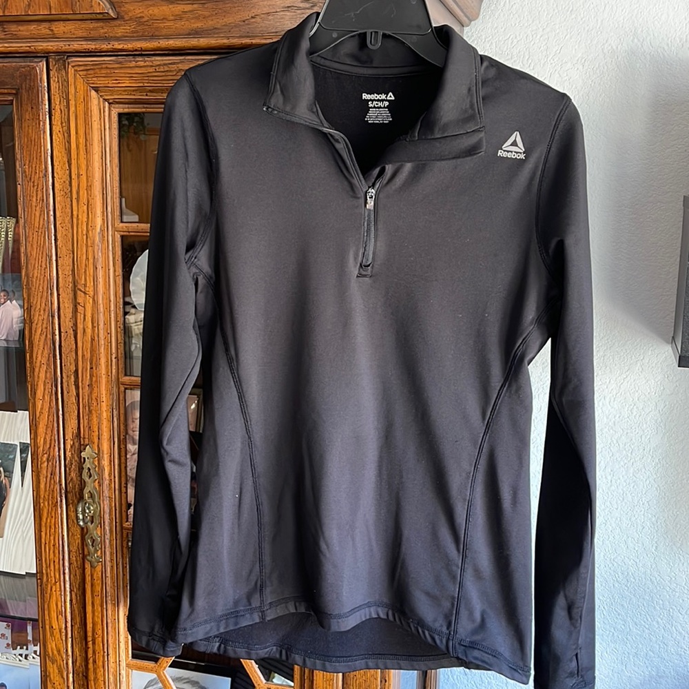 Women’s Reebok 1/4 Zip Long Sleeved Running/Training Shirt Size S